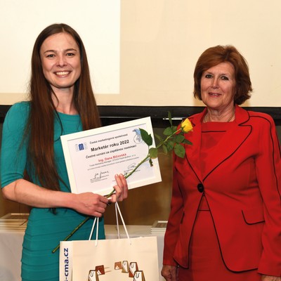 Market�r roku 2022 - �estn� uzn�n� za �sp�nou nominaci - Ing. Dana Bi�ovsk�, Trade Marketing Manager, STOCK Plze�-Bo�kov, s.r.o. - za in-store koncept visibility komunikuj�c� r�zn� spot�ebn� p��le�itosti produktu