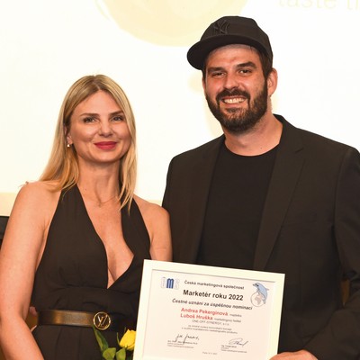 Market�r roku 2022 - �estn� uzn�n� za �sp�nou nominaci - Andrea Pekerginov�, majitelka, Lubo� Hru�ka, marketingov� �editel, ONE-OFF-SYNERGY, s.r.o. - za vhodn� zvolen� komunika�n� koncept s vyu�it�m kvantitativn�ho marketingov�ho pr�zkumu
